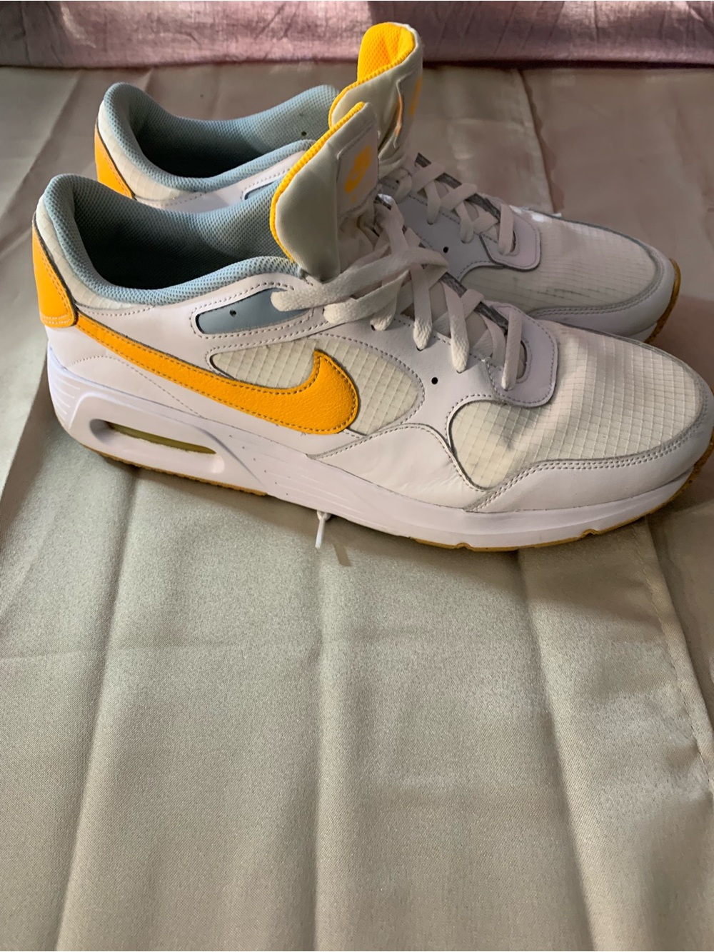 Nike men White Sneakers with Yellow Swoosh B/22
